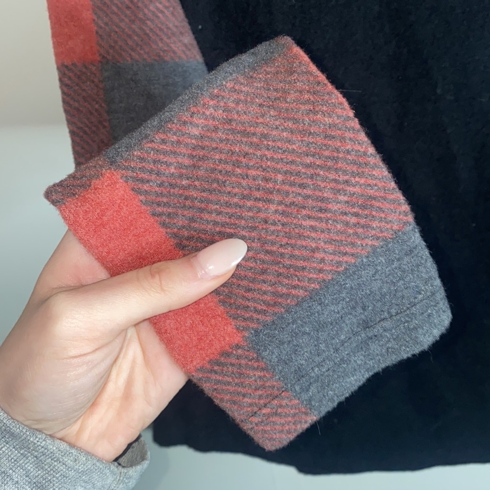 🎱Adorable plaid long sleeved top with a bright sequin pocket! - Picture 3 of 7